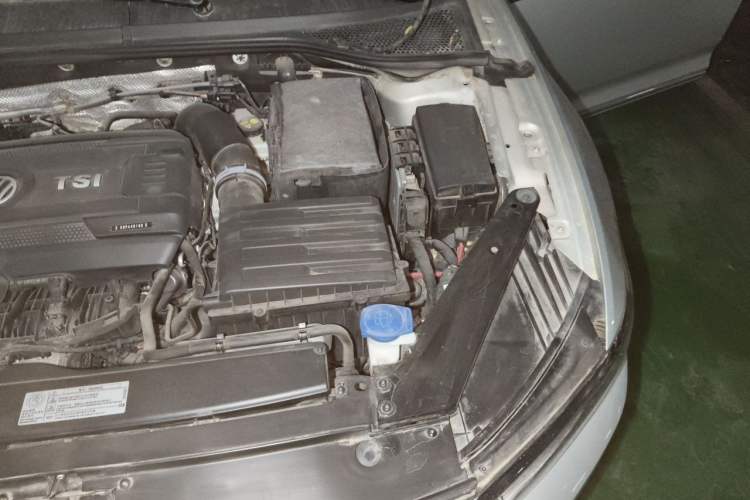 Used Volkswagen Magotan 2017 330TSI DSG Luxury Model Engine Bay Left