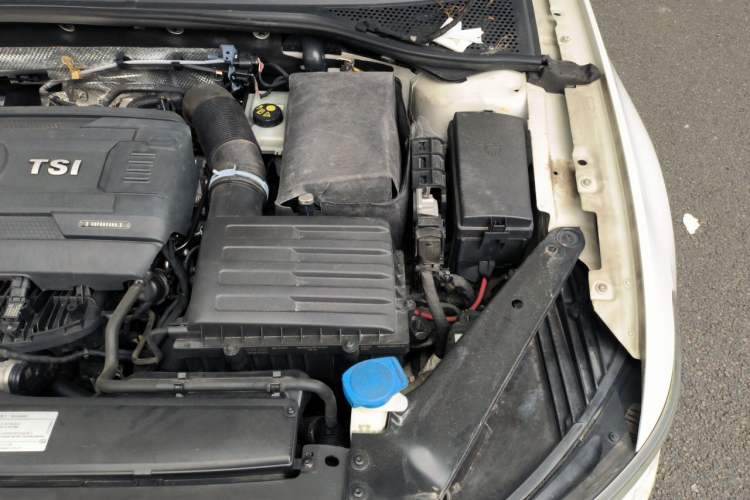 Used Volkswagen Magotan 2017 330TSI DSG Luxury Model Engine Bay Left