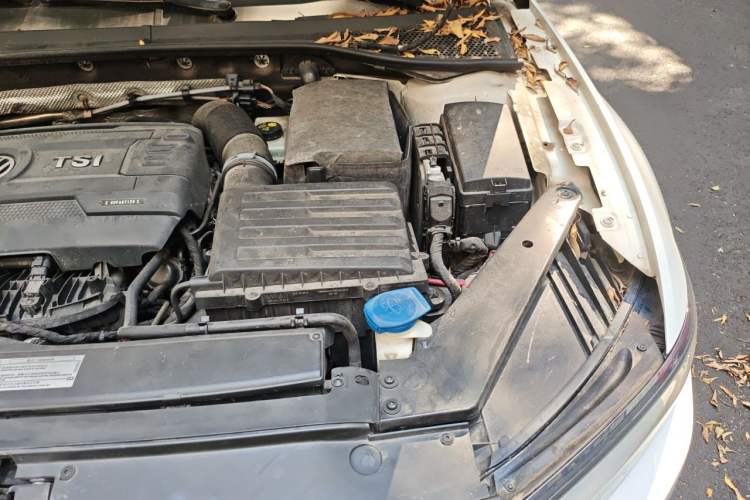 Used Volkswagen Magotan 2017 330TSI DSG Luxury Model Engine Bay Left