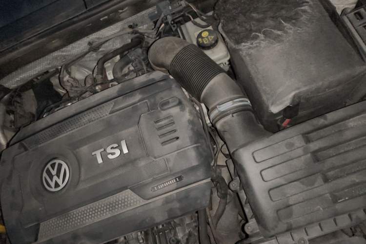 Used Volkswagen Magotan 2017 330TSI DSG Luxury Model Engine Bay Left
