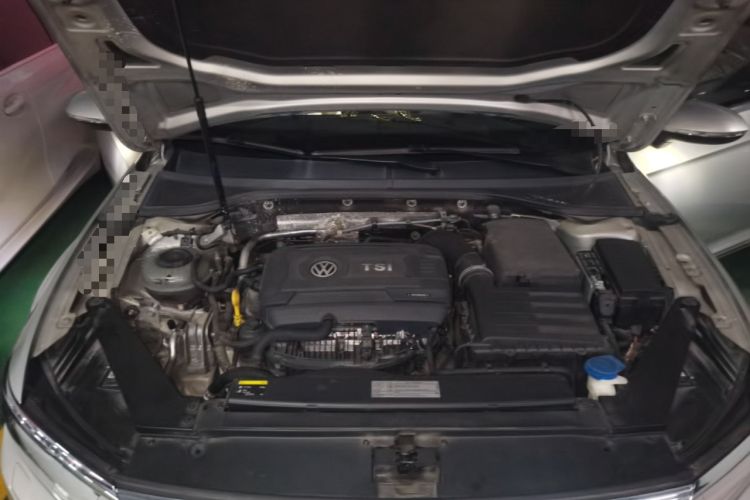 Used Volkswagen Magotan 2017 330TSI DSG Luxury Model Engine Bay