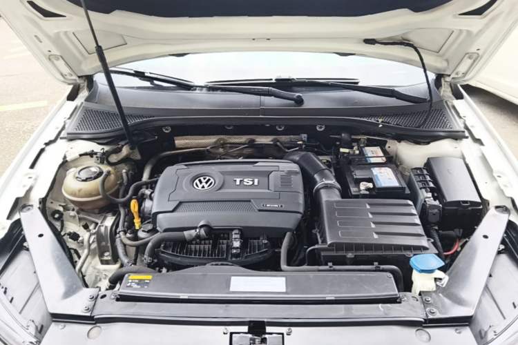 Used Volkswagen Magotan 2017 330TSI DSG Leading Model Engine Bay