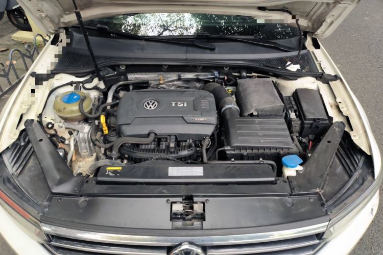 Used Volkswagen Magotan 2017 330TSI DSG Luxury Model Engine Bay