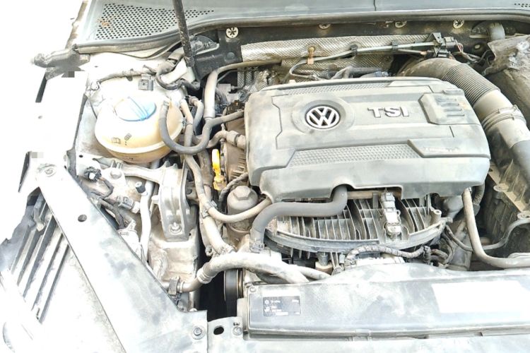 Used Volkswagen Magotan 2017 330TSI DSG Luxury Model Engine Bay Right
