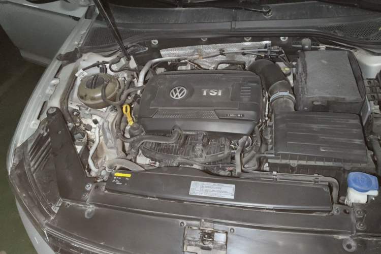 Used Volkswagen Magotan 2017 330TSI DSG Luxury Model Engine Bay Right