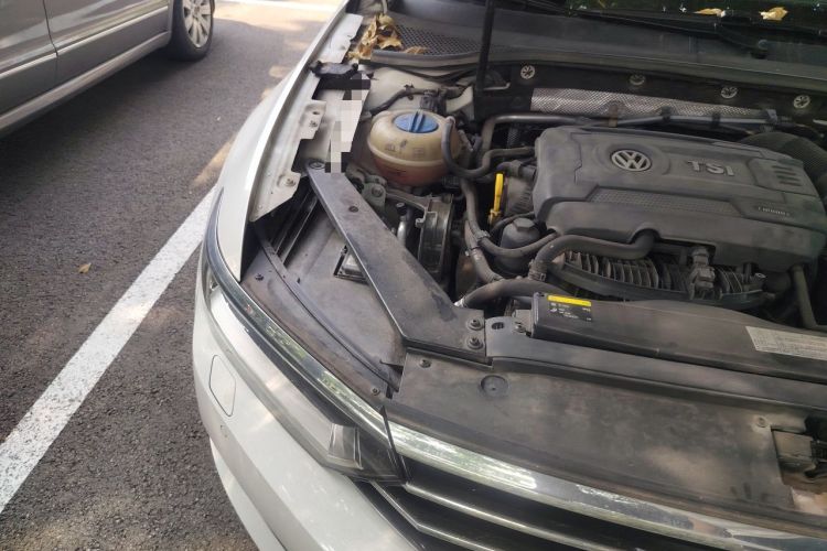 Used Volkswagen Magotan 2017 330TSI DSG Luxury Model Engine Bay Right