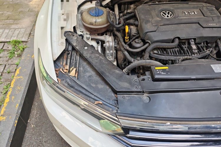 Used Volkswagen Magotan 2017 330TSI DSG Luxury Model Engine Bay Right