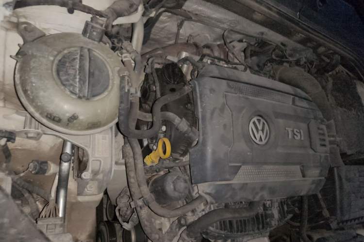 Used Volkswagen Magotan 2017 330TSI DSG Luxury Model Engine Bay Right