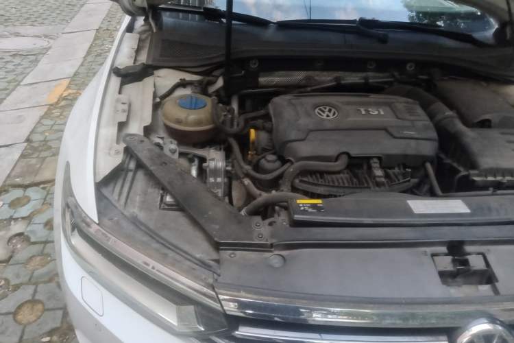 Used Volkswagen Magotan 2017 330TSI DSG Luxury Model Engine Bay Right