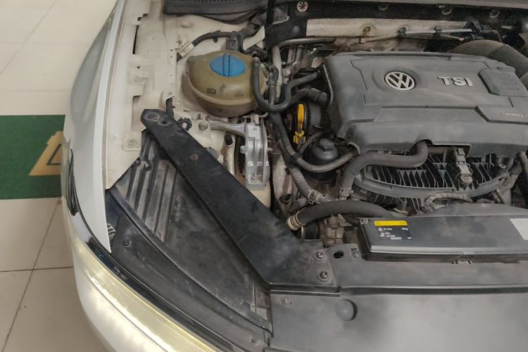 Used Volkswagen Magotan 2017 330TSI DSG Luxury Model Engine Bay Right