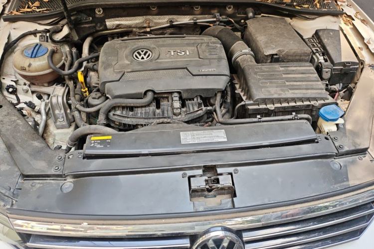 Used Volkswagen Magotan 2017 330TSI DSG Luxury Model Engine Bay