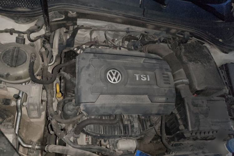 Used Volkswagen Magotan 2017 330TSI DSG Luxury Model Engine Bay