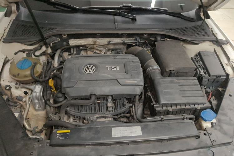 Used Volkswagen Magotan 2017 330TSI DSG Luxury Model Engine Bay
