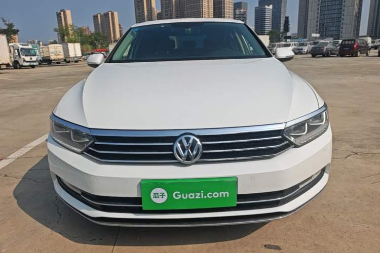 Used Volkswagen Magotan 2017 330TSI DSG Luxury Model Front