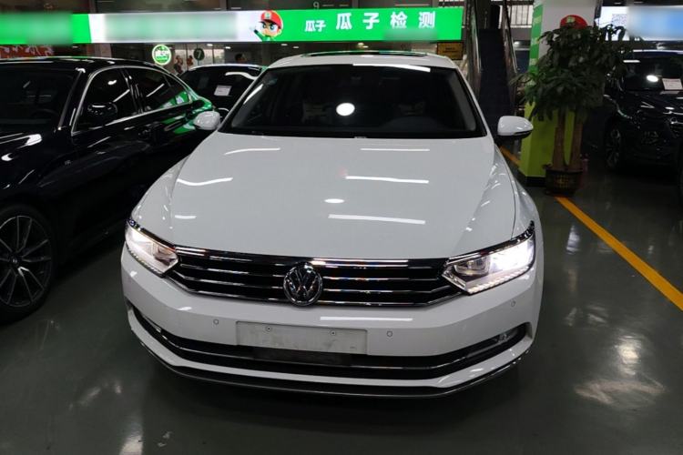 Used Volkswagen Magotan 2017 330TSI DSG Luxury Model Front