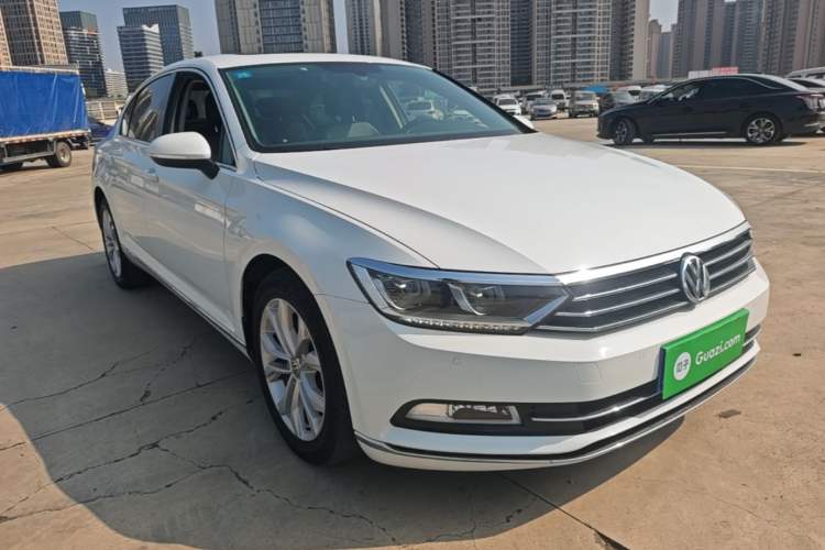 Used Volkswagen Magotan 2017 330TSI DSG Luxury Model Front Right 45 Deg