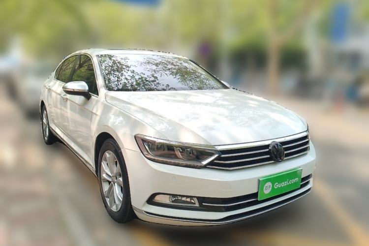 Used Volkswagen Magotan 2017 330TSI DSG Luxury Model Front Right 45 Deg