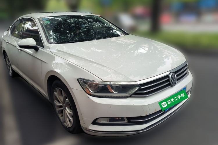 Used Volkswagen Magotan 2017 330TSI DSG Luxury Model Front Right 45 Deg