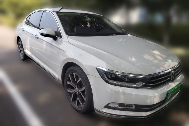 Used Volkswagen Magotan 2017 330TSI DSG Luxury Model Front Right 45 Deg