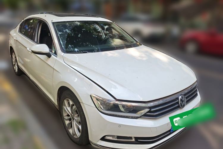 Used Volkswagen Magotan 2017 330TSI DSG Luxury Model Front Right 45 Deg