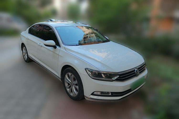 Used Volkswagen Magotan 2017 330TSI DSG Luxury Model Front Right 45 Deg