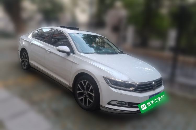 Used Volkswagen Magotan 2017 330TSI DSG Luxury Model Front Right 45 Deg