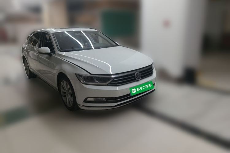 Used Volkswagen Magotan 2017 330TSI DSG Luxury Model Front Right 45 Deg