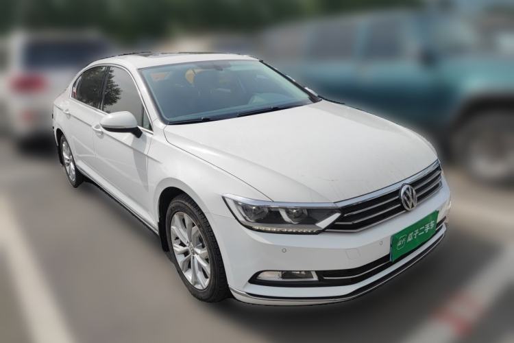 Used Volkswagen Magotan 2017 330TSI DSG Luxury Model Front Right 45 Deg