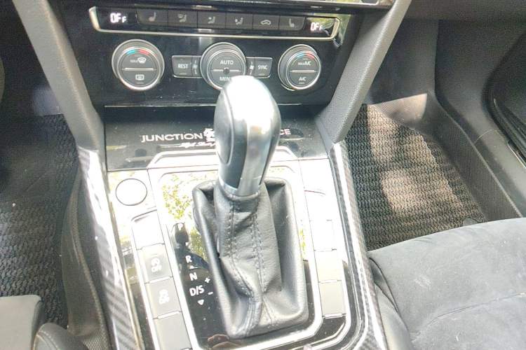Used Volkswagen Magotan 2017 330TSI DSG Luxury Model Gear Lever