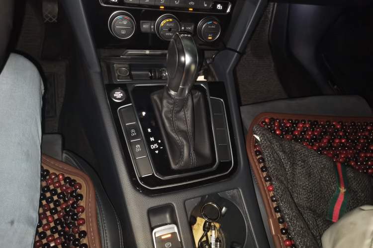 Used Volkswagen Magotan 2017 330TSI DSG Luxury Model Gear Lever