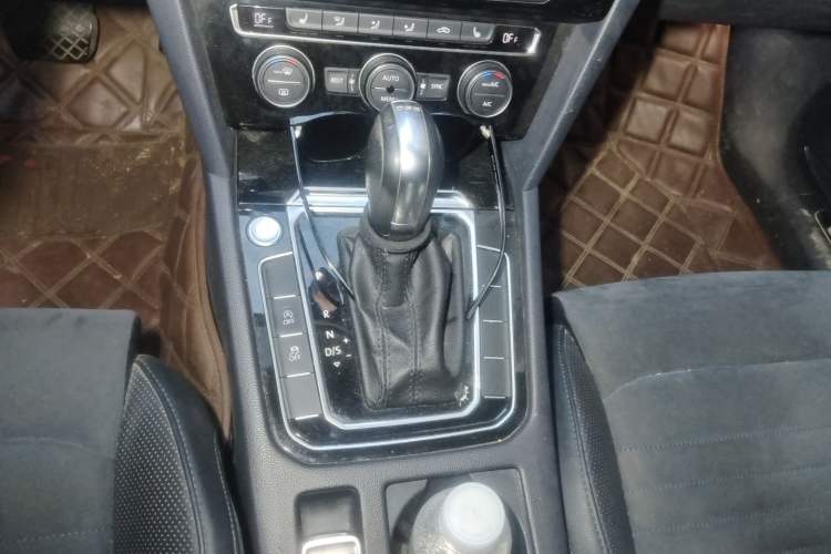 Used Volkswagen Magotan 2017 330TSI DSG Luxury Model Gear Lever