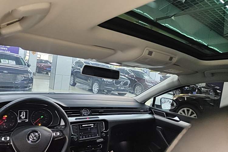 Used Volkswagen Magotan 2017 330TSI DSG Leading Model Headliner