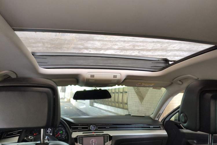 Used Volkswagen Magotan 2017 330TSI DSG Leading Model Headliner