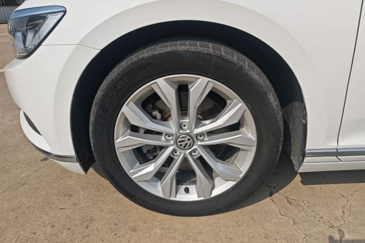 Used Volkswagen Magotan 2017 330TSI DSG Luxury Model Left Front Wheel Hub