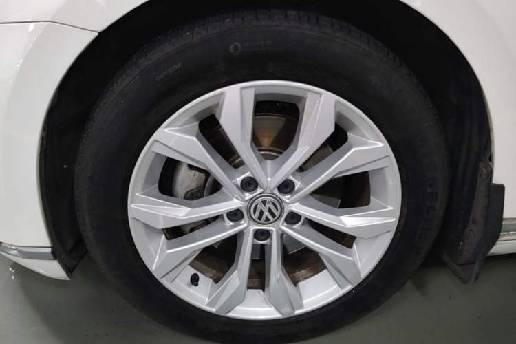 Used Volkswagen Magotan 2017 330TSI DSG Luxury Model Left Front Wheel Hub