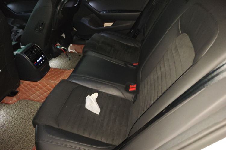 Used Volkswagen Magotan 2017 330TSI DSG Luxury Model Left Rear Seat