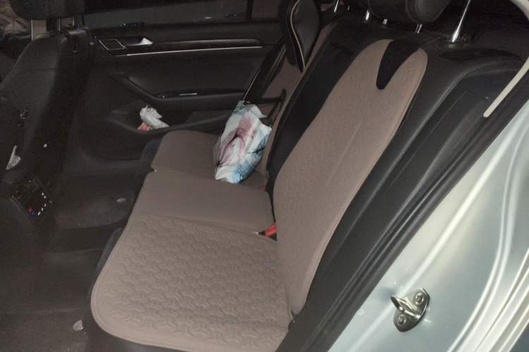 Used Volkswagen Magotan 2017 330TSI DSG Luxury Model Left Rear Seat