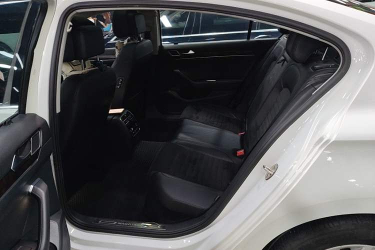 Used Volkswagen Magotan 2017 330TSI DSG Luxury Model Left Rear Seat