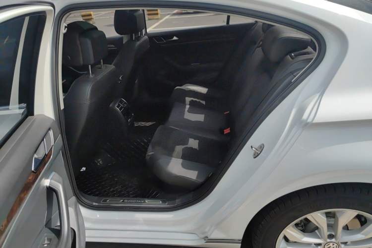 Used Volkswagen Magotan 2017 330TSI DSG Luxury Model Left Rear Seat