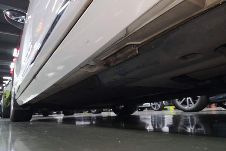 Used Volkswagen Magotan 2017 330TSI DSG Luxury Model Left Side Sill