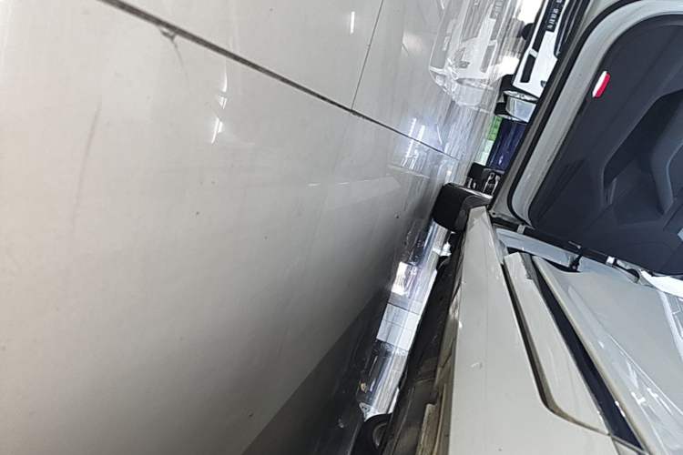 Used Volkswagen Magotan 2017 330TSI DSG Leading Model Left Side Sill