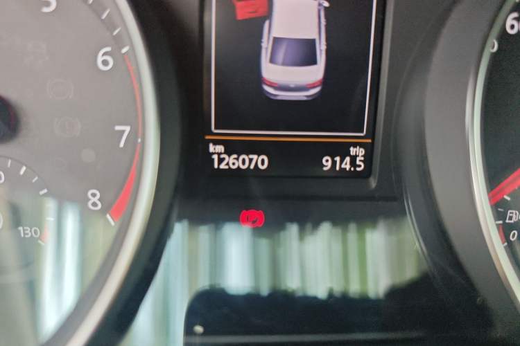 Used Volkswagen Magotan 2017 330TSI DSG Luxury Model Odometer Close Up