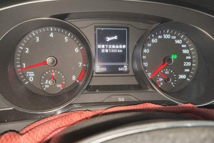 Used Volkswagen Magotan 2017 330TSI DSG Luxury Model Odometer Close Up