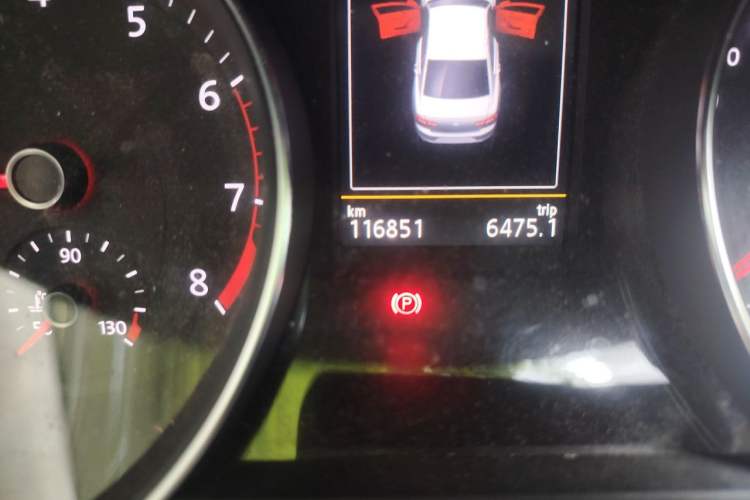 Used Volkswagen Magotan 2017 330TSI DSG Luxury Model Odometer Close Up