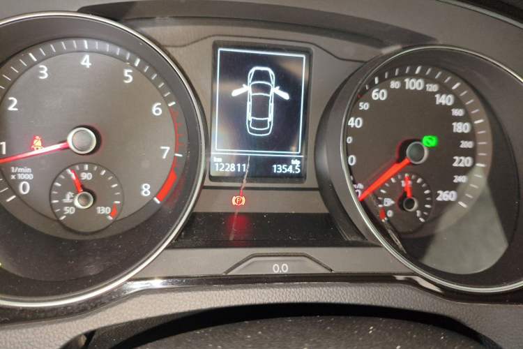 Used Volkswagen Magotan 2017 330TSI DSG Leading Model Odometer Close Up