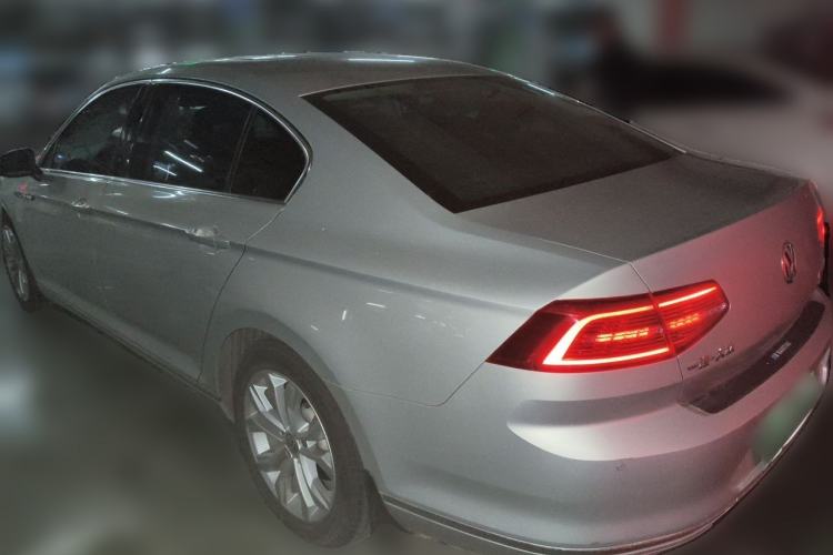 Used Volkswagen Magotan 2017 330TSI DSG Luxury Model Rear Left 45 Deg
