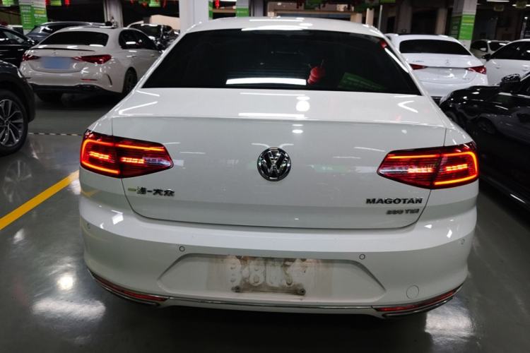 Used Volkswagen Magotan 2017 330TSI DSG Luxury Model Rear