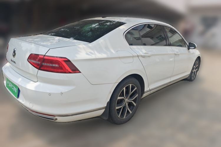 Used Volkswagen Magotan 2017 330TSI DSG Luxury Model Rear Right 45 Deg