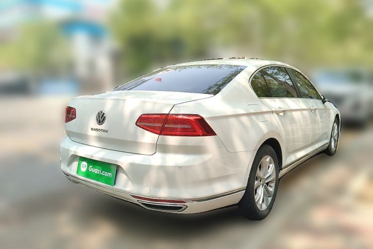 Used Volkswagen Magotan 2017 330TSI DSG Luxury Model Rear Right 45 Deg