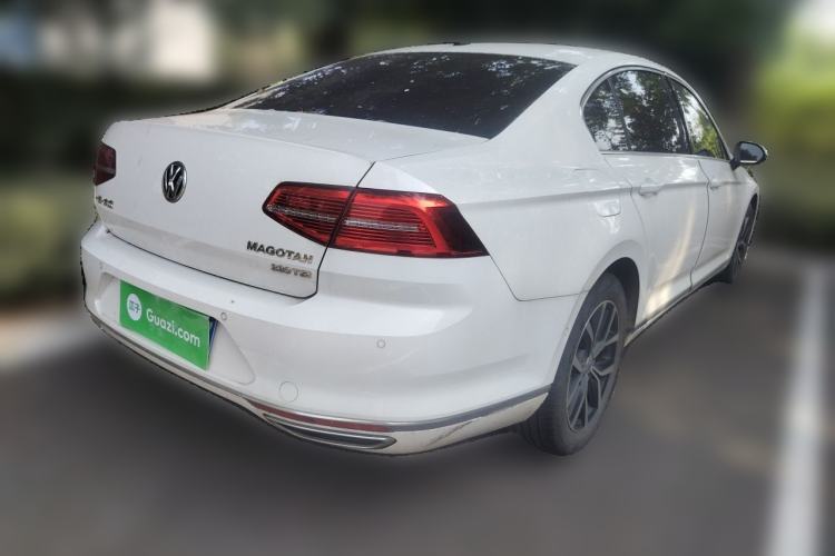 Used Volkswagen Magotan 2017 330TSI DSG Luxury Model Rear Right 45 Deg